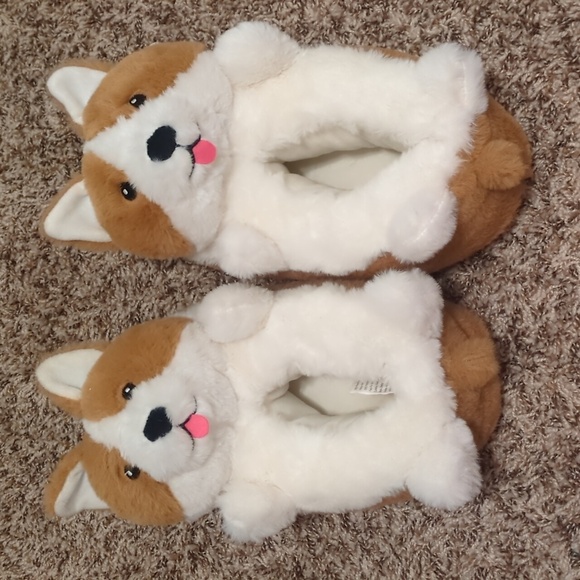 Feetmoji cute white brown tongue out corgi dog fuzzy house slippers - Picture 11 of 11